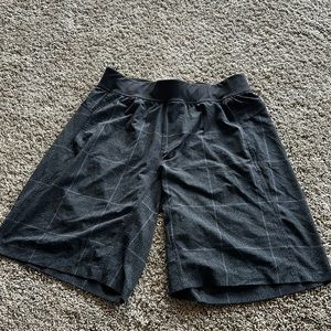 LULULEMON MENS SHORTS